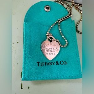 Return to Tiffany 925 silver pendant & chain.